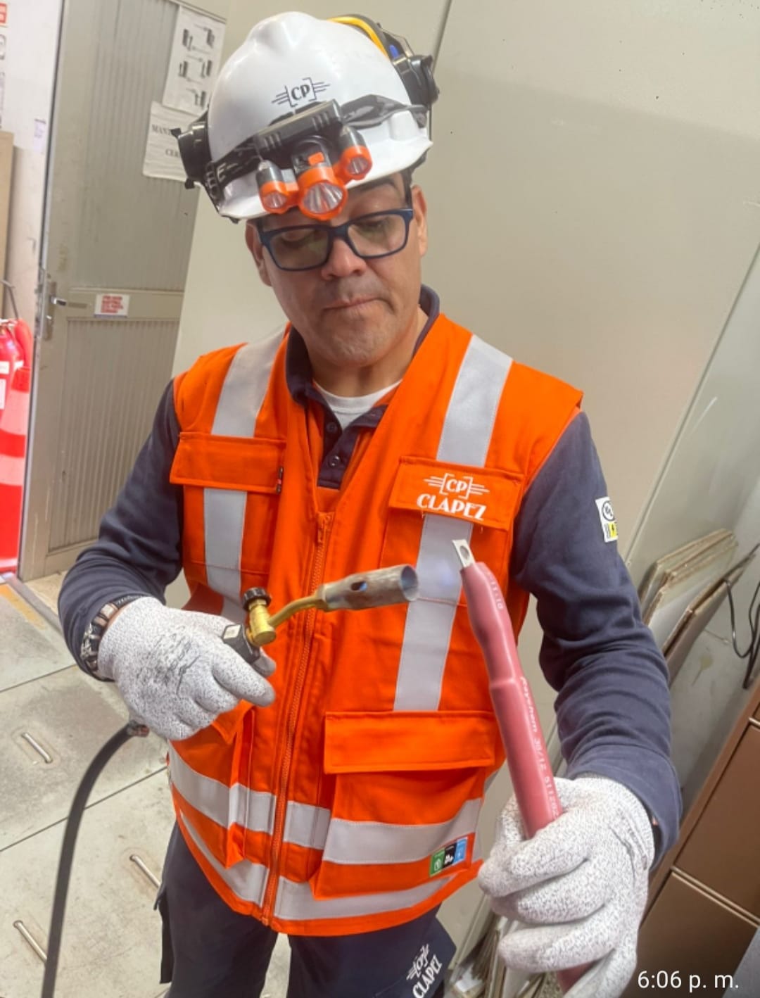 Fabricación de Mufa Terminal y Pruebas de Cables a través de VLF, TD o Descargas parciales